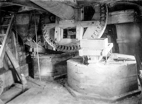 Windshaft, sack hoist and stone tuns - c.1920