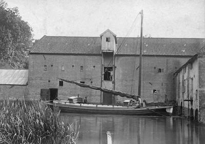 The wherry Palmerston unloading 1902