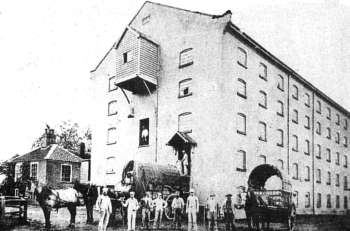 Mill workers c.1912 