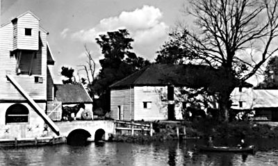 Wheelhouse and granary 1935