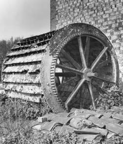 Waterwheel at Hall Farm c.1980